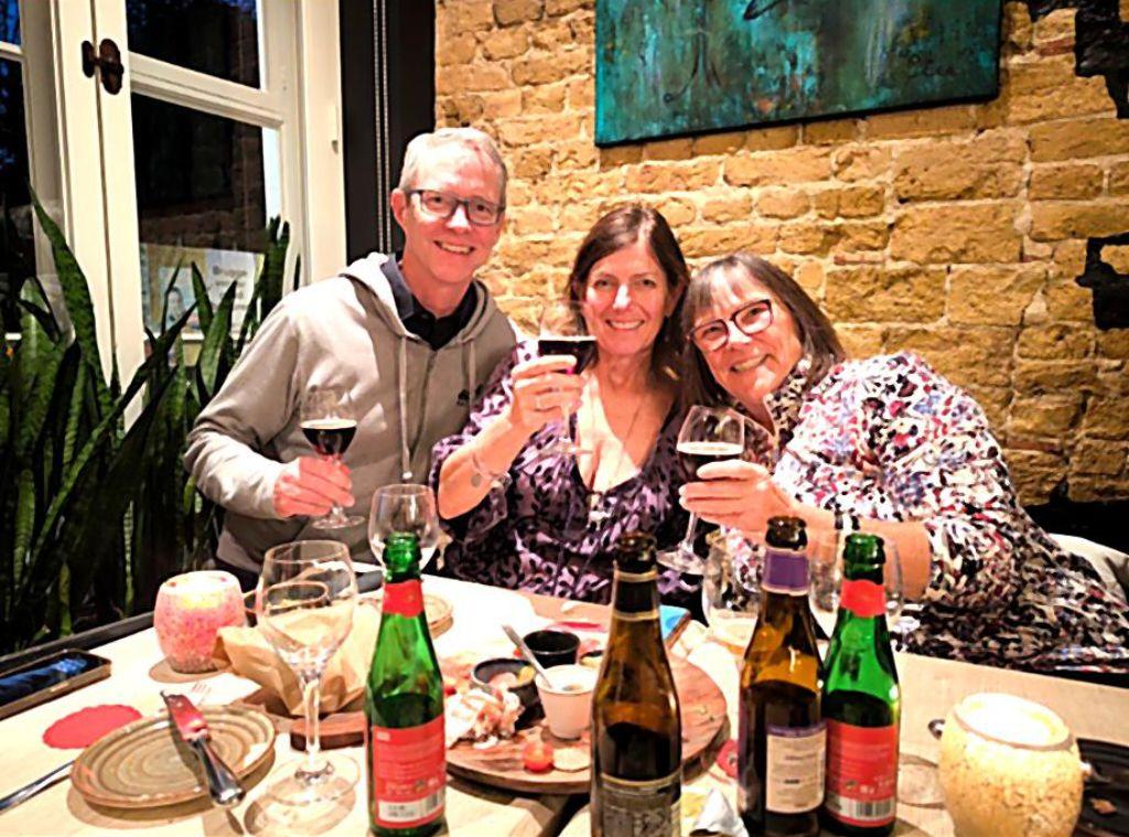 A lovely family enjoying a cozy beer tasting at Resto Mojo